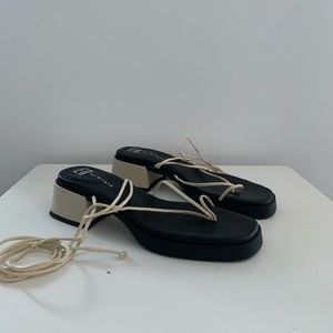 E8 Miista, Polly off white. Size 8.5 US, 39 EU